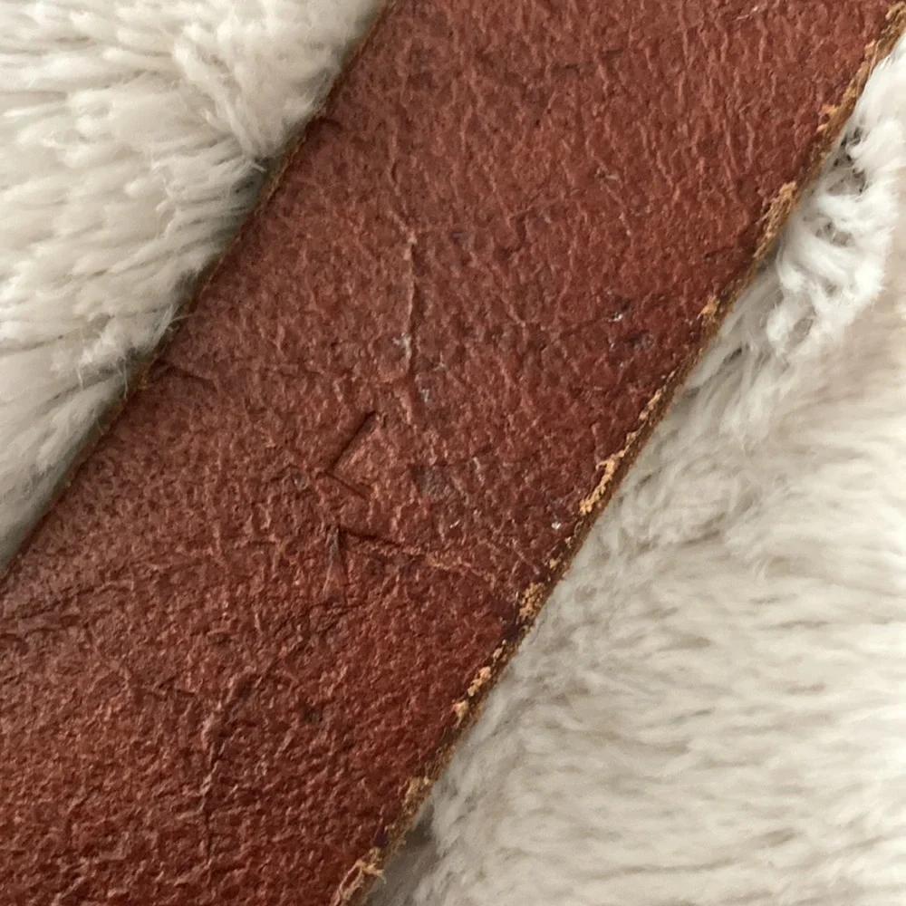 Lobster claw leather belt